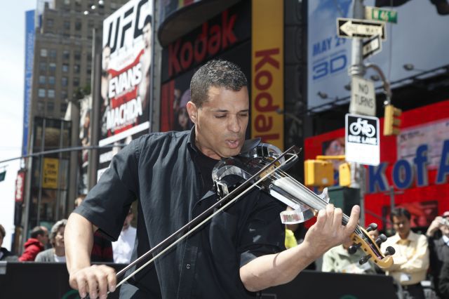 Lorenzo Laroc, Electric Violinist